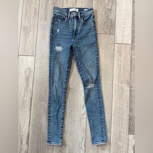 Aritzia Denim Forum The Lola High Rise skinny jeans size 24